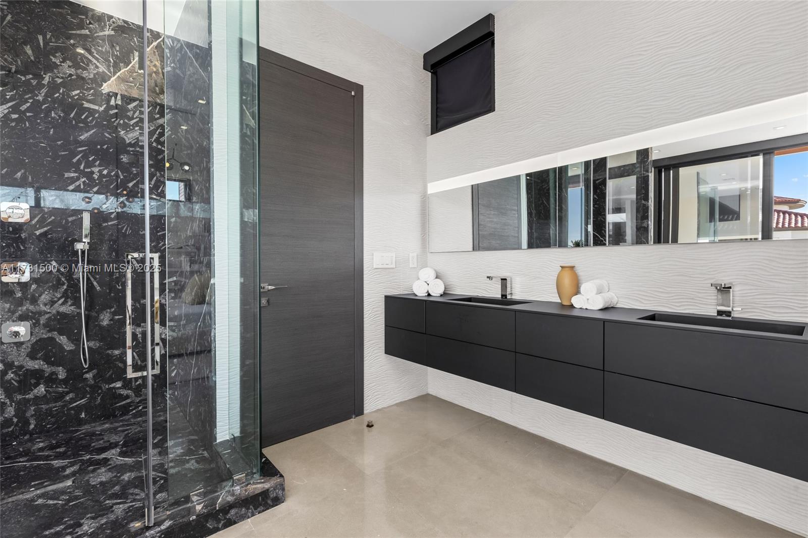 North Miami Beach, Florida, 33160, United States, 6 Bedrooms Bedrooms, ,8 BathroomsBathrooms,Residential,For Sale,1759326
