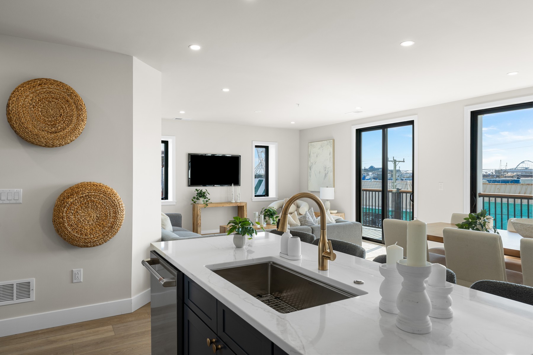  323 E Oak Avenue Unit 201 - 物件實景
