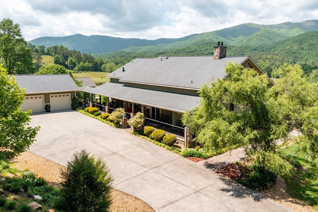 Hayesville, North Carolina, 28904, United States, 4 Bedrooms Bedrooms, ,4 BathroomsBathrooms,Residential,For Sale,1879650
