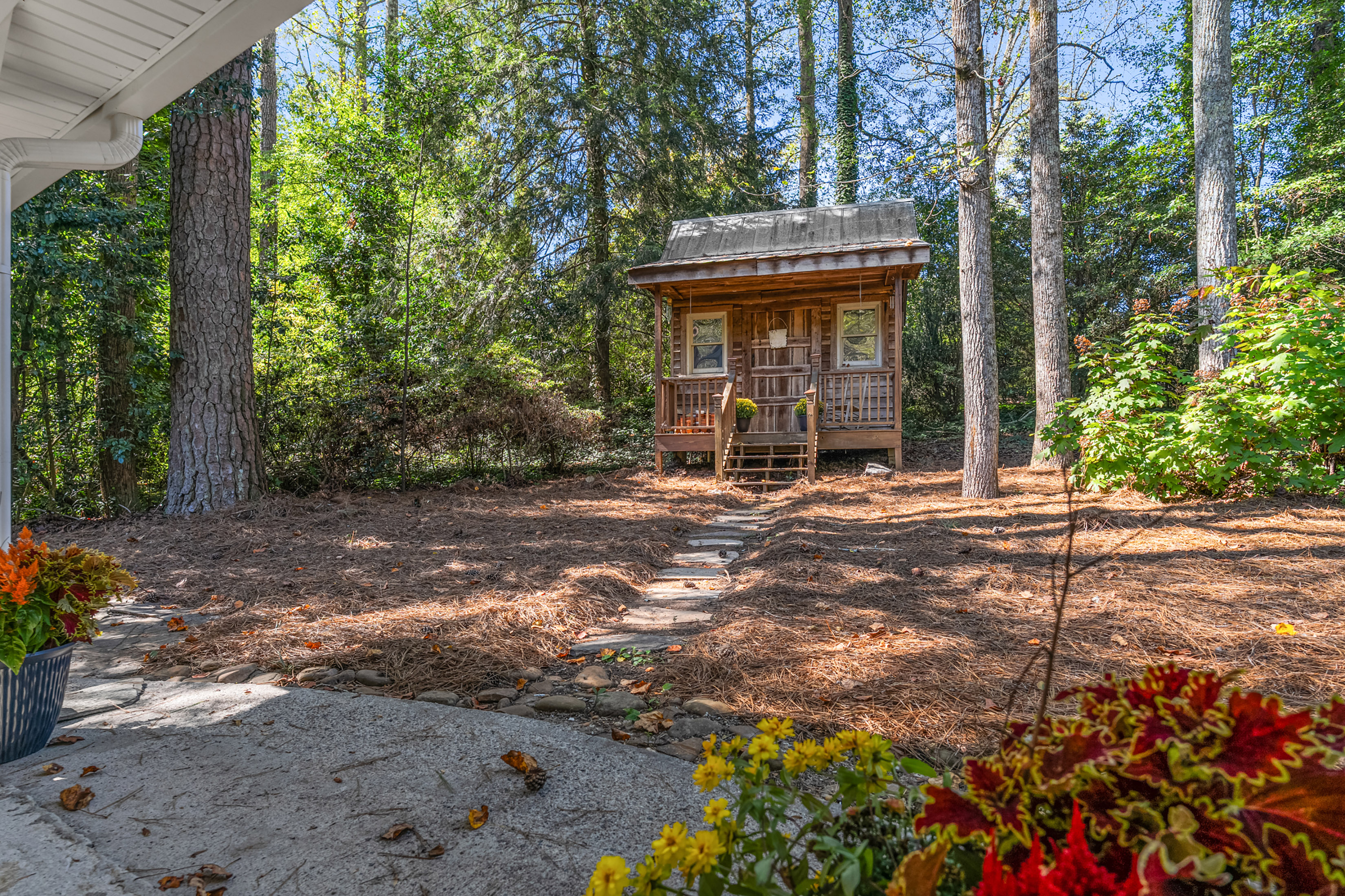  Completely Renovated 1950s Cottage in the Heart of Smyrna