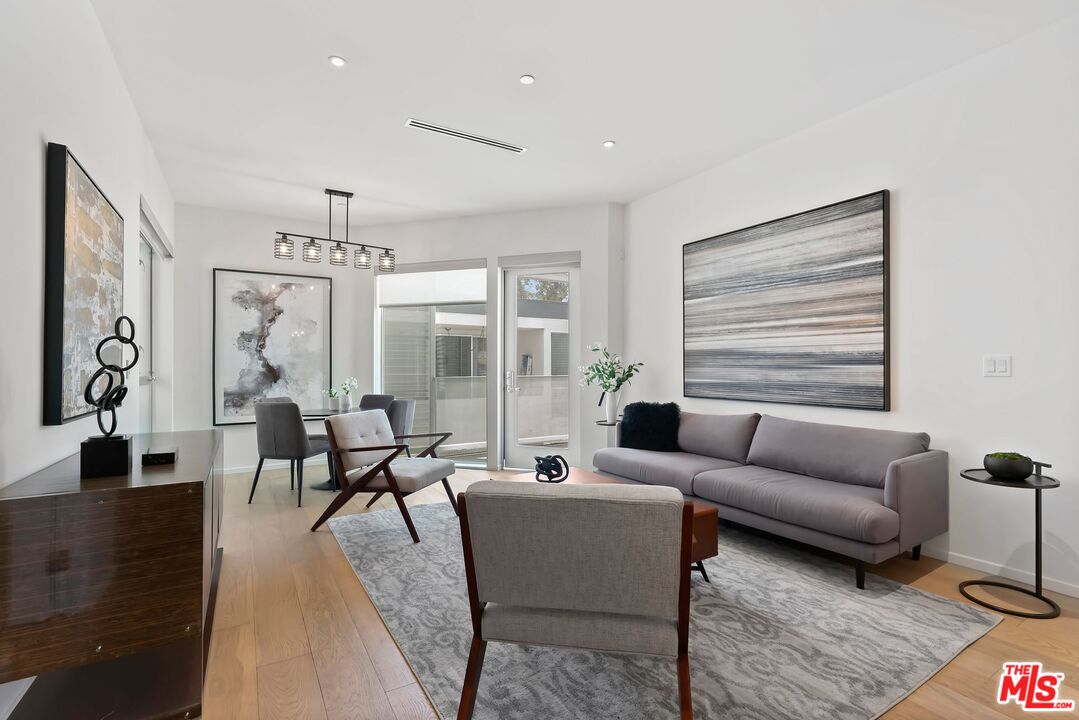 West Hollywood, California, 90069, United States, 2 Bedrooms Bedrooms, ,1 BathroomBathrooms,Residential,For Sale,1938792