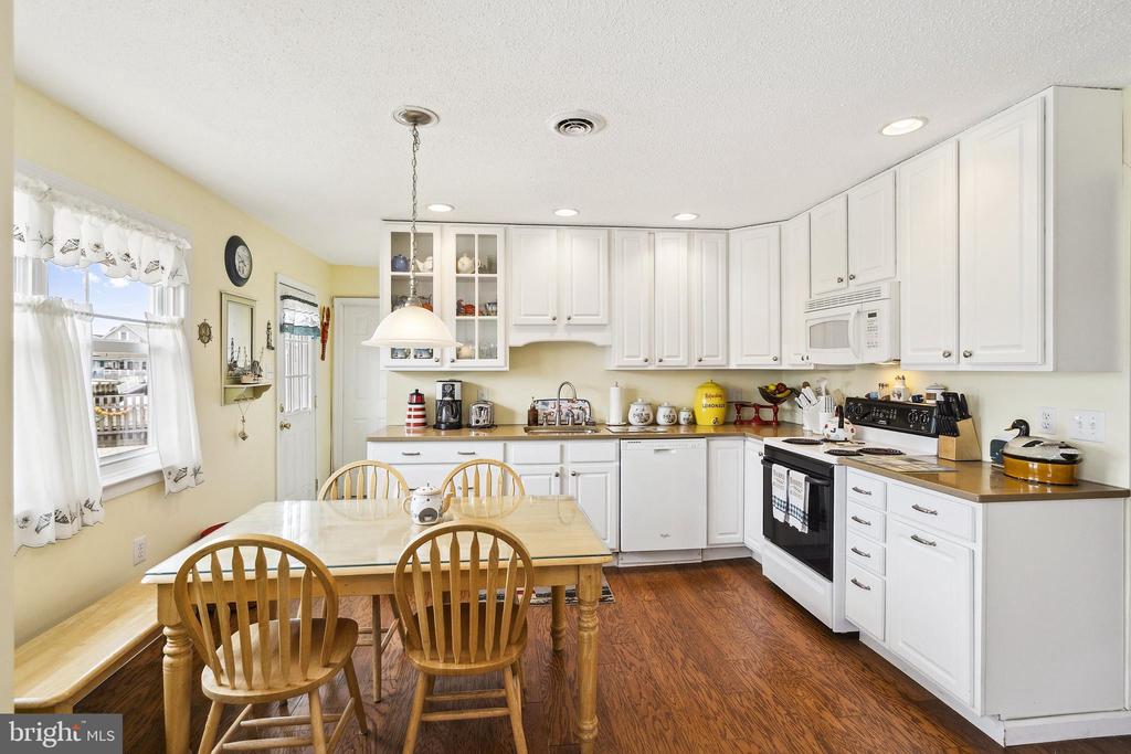 Tuckerton, New Jersey, 08087, United States, 3 Bedrooms Bedrooms, ,2 BathroomsBathrooms,Residential,For Sale,1916139