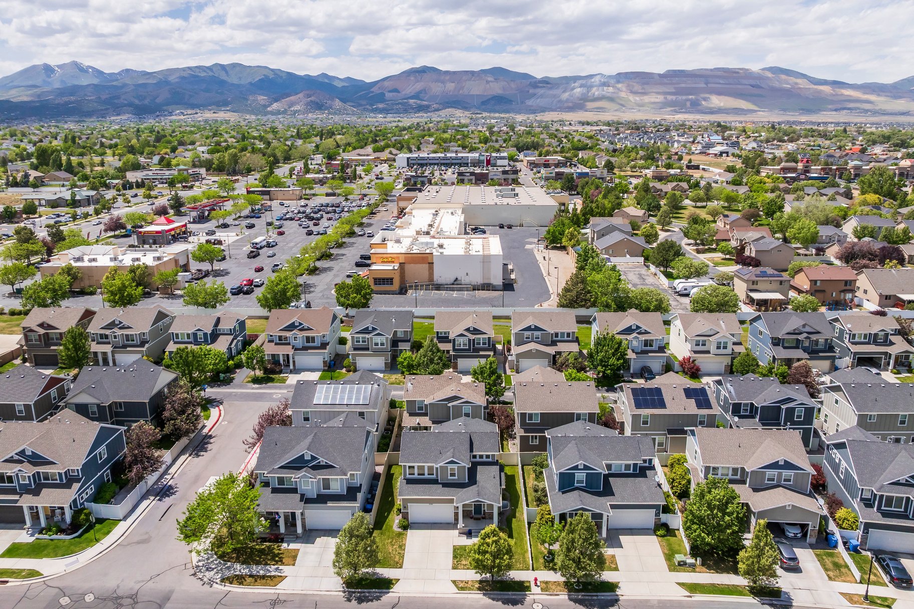  Walk to Shops, Cafés & Mountain View Village — Fully Finished Herriman Two-Story - 物件實景