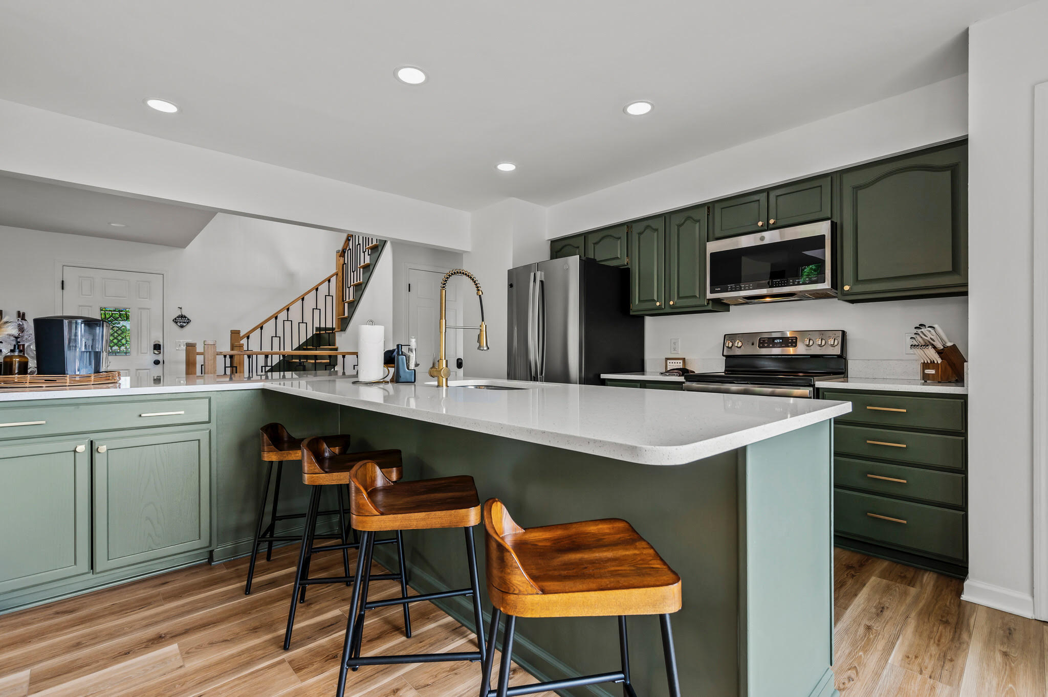 Gatlinburg, Tennessee, 37738, United States, 3 Bedrooms Bedrooms, ,5 BathroomsBathrooms,Residential,For Sale,1978798