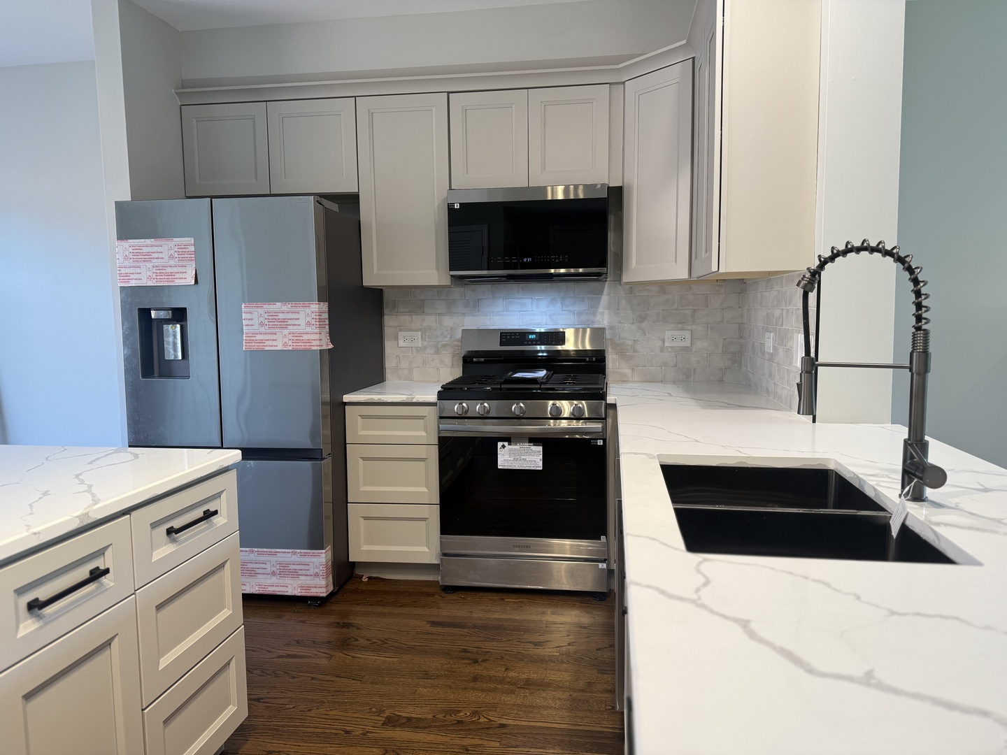 Chicago, Illinois, 60610, United States, 3 Bedrooms Bedrooms, ,3 BathroomsBathrooms,Residential,For Sale,1928637