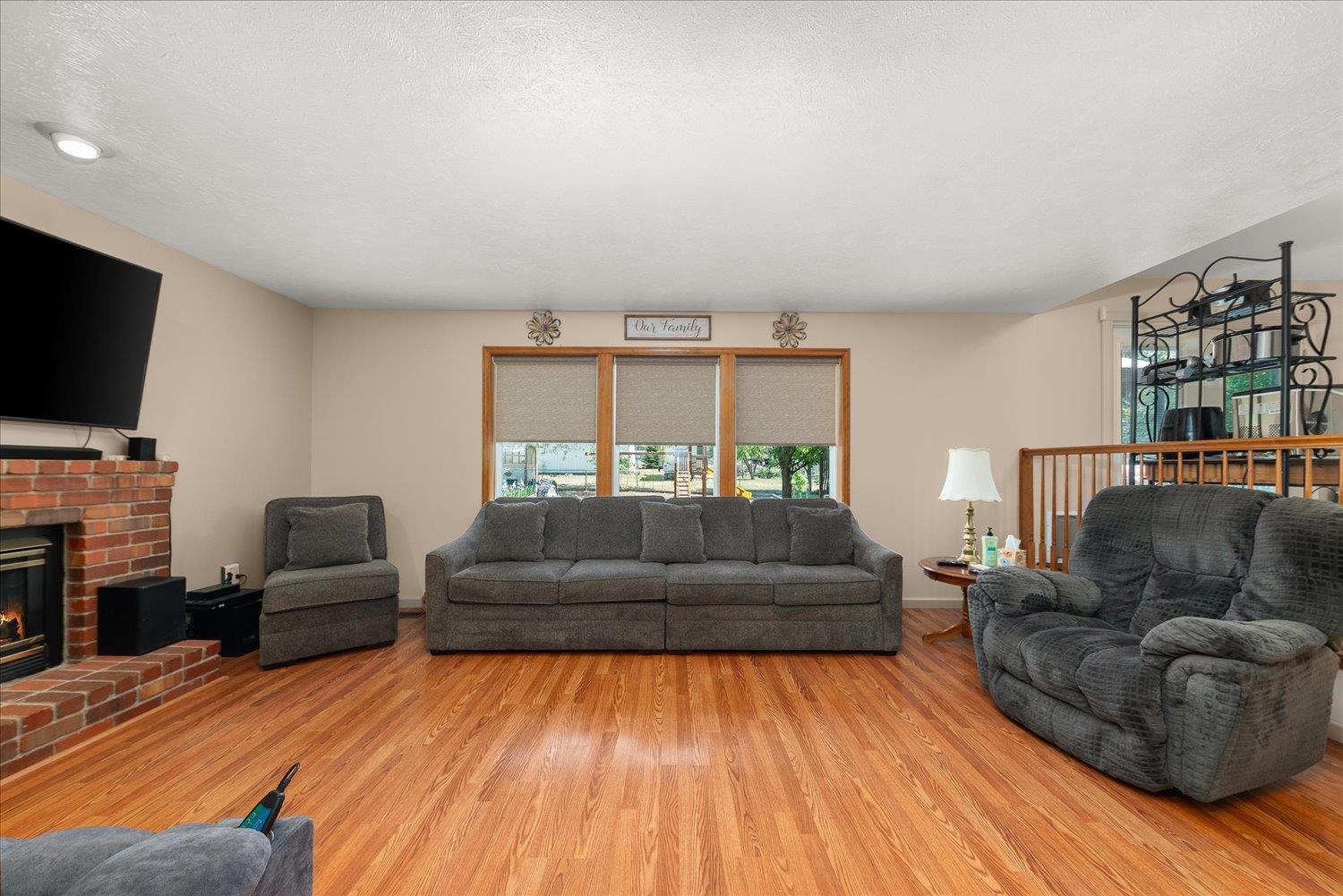 Nine Mile Falls, Washington, 99026, United States, 5 Bedrooms Bedrooms, ,3 BathroomsBathrooms,Residential,For Sale,1979574