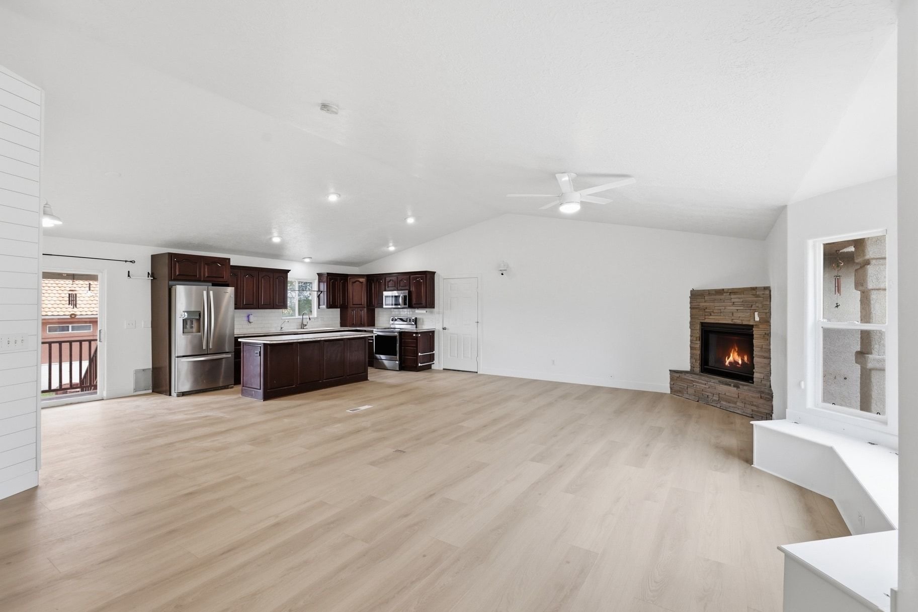  NO HOA 3Bed, 2Bath, 2.5 Car Garage Rv Parking, New Flooring and Paint - 物件實景