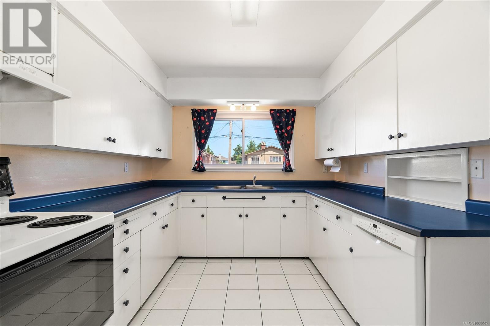 SAANICH, British Columbia, V8N 2E2, CA, 4 Bedrooms Bedrooms, ,3 BathroomsBathrooms,Residential,For Sale,1950351