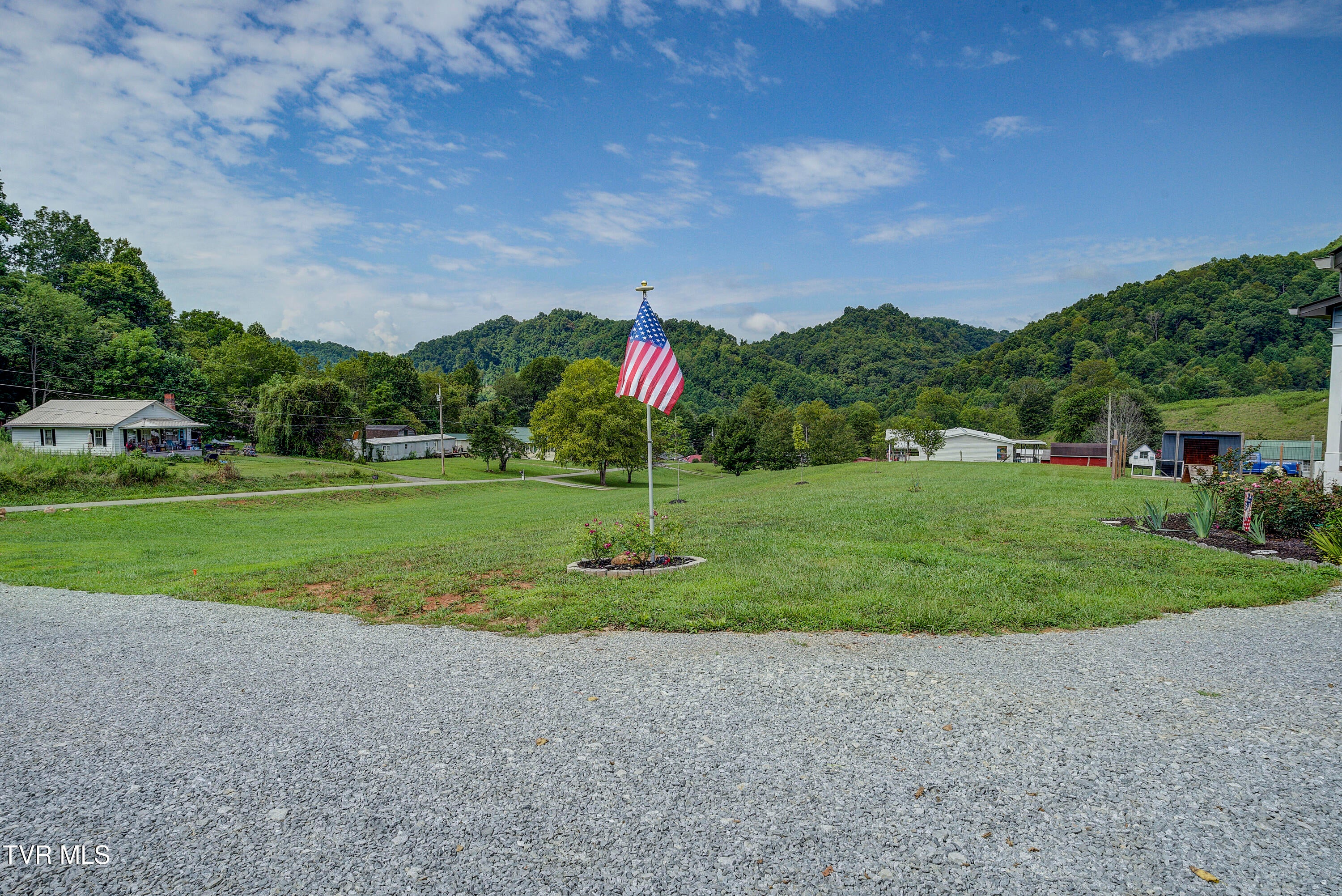 Elizabethton, Tennessee, 37643, United States, 3 Bedrooms Bedrooms, ,2 BathroomsBathrooms,Residential,For Sale,1925509