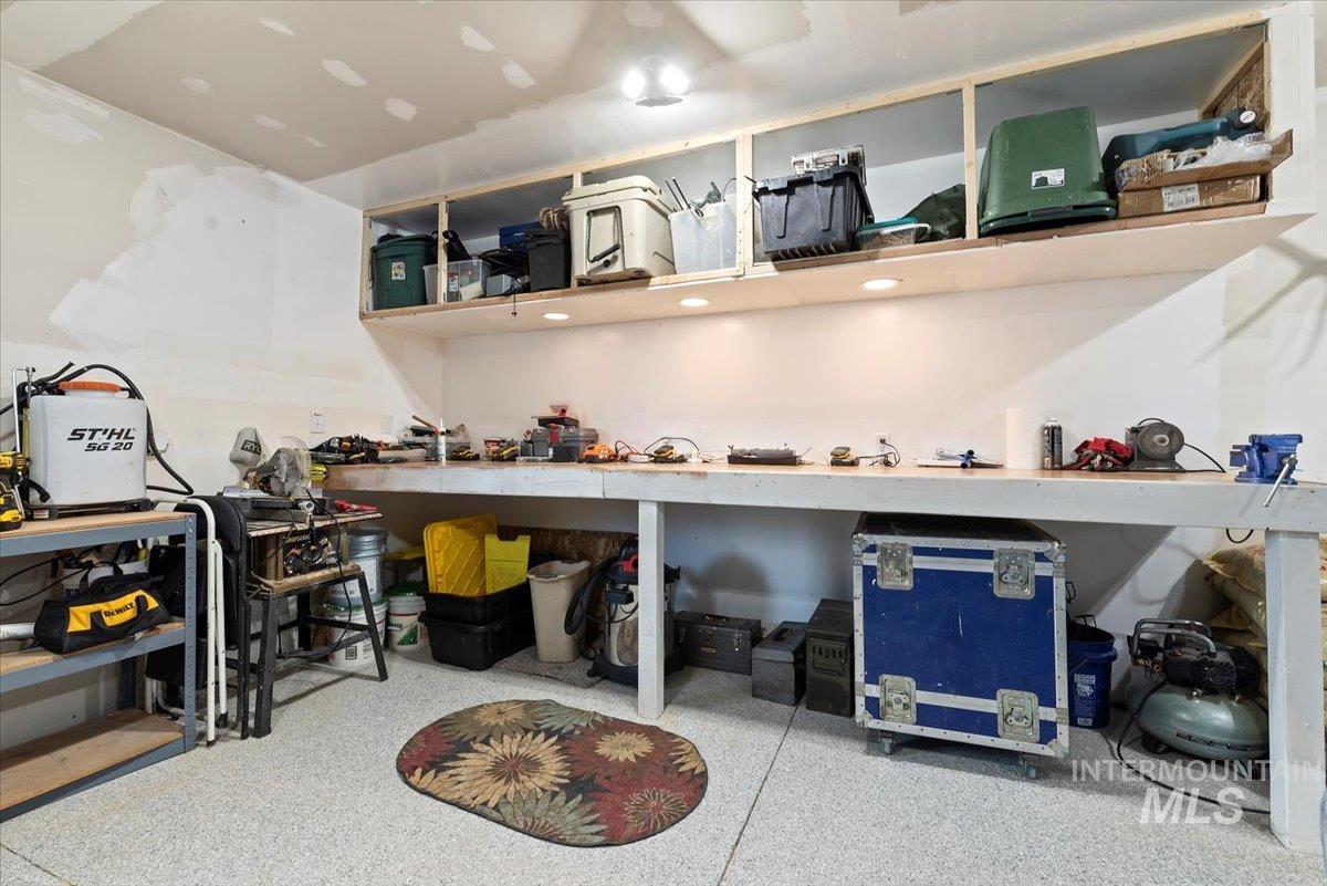 Boise, Idaho, 83716, United States, 4 Bedrooms Bedrooms, ,2 BathroomsBathrooms,Residential,For Sale,1990329