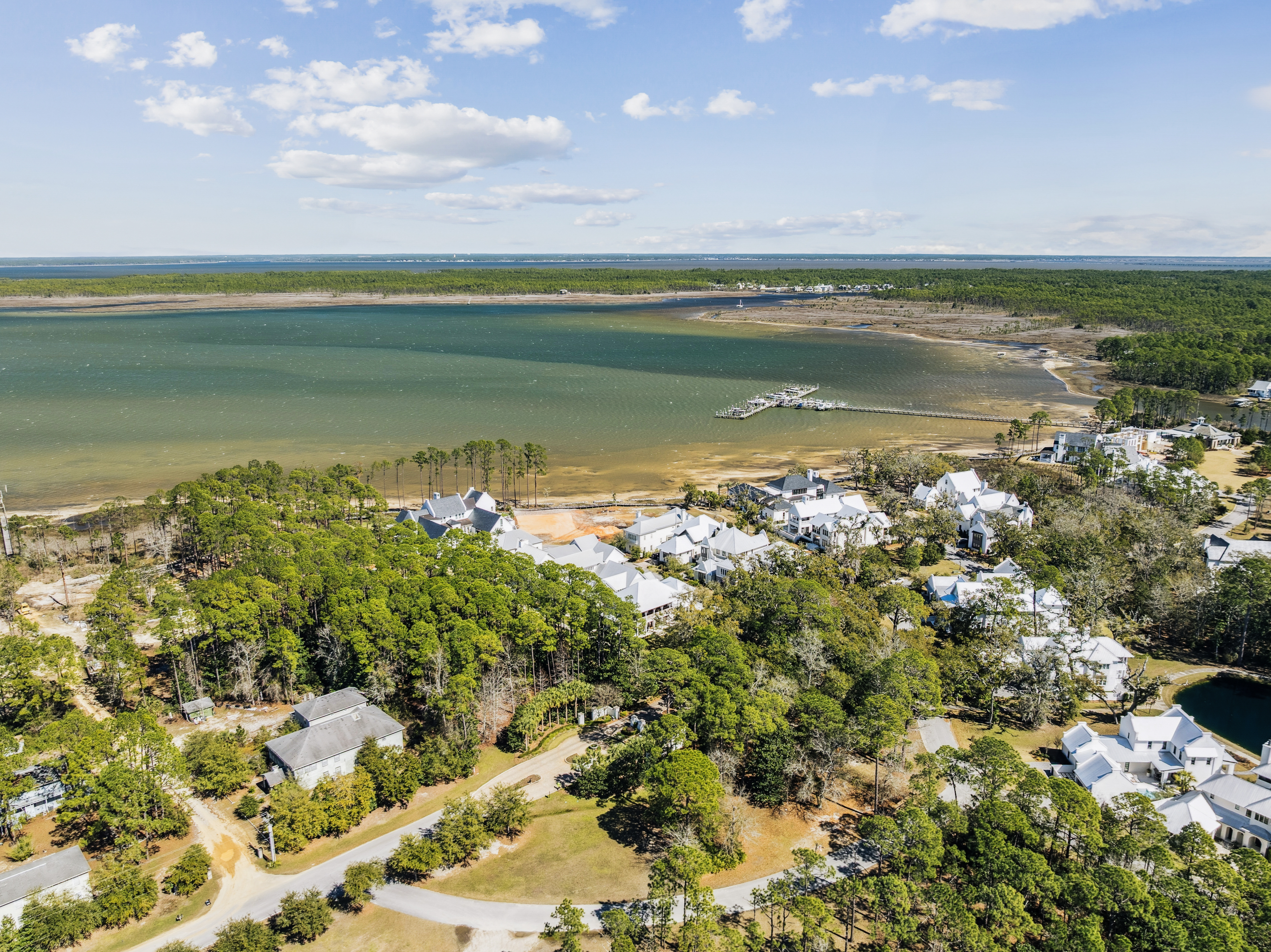  Timeless Coastal Living In Gated Waterfront Community - 物件實景