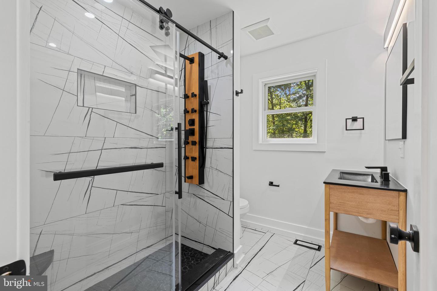 Annapolis, Maryland, 21401, United States, 5 Bedrooms Bedrooms, ,4 BathroomsBathrooms,Residential,For Sale,1942108