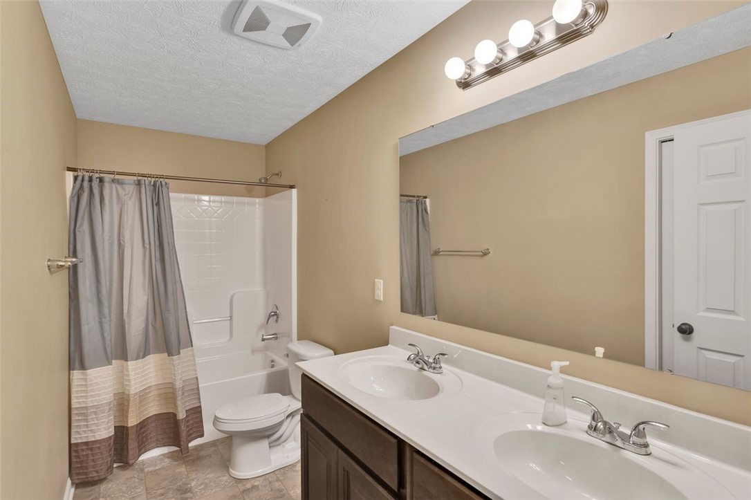 Jackson Twp, Pennsylvania, 16063, United States, 5 Bedrooms Bedrooms, ,4 BathroomsBathrooms,Residential,For Sale,1933406