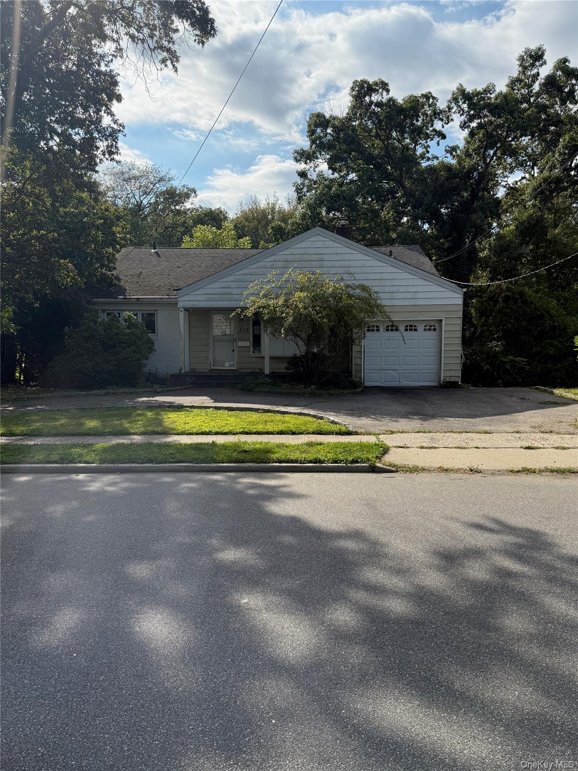 Massapequa Park, New York, 11762, United States, 4 Bedrooms Bedrooms, ,3 BathroomsBathrooms,Residential,For Sale,1949426