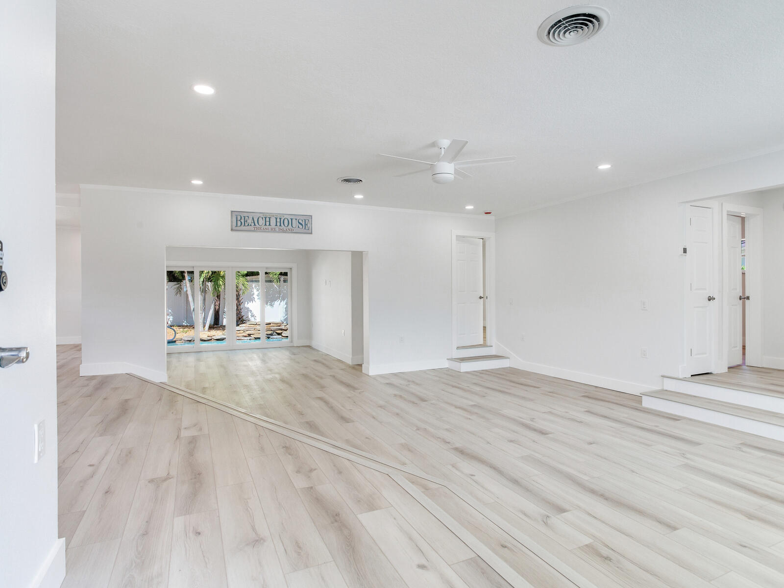 Treasure Island, Florida, 33706, United States, 3 Bedrooms Bedrooms, ,2 BathroomsBathrooms,Residential,For Sale,1981949