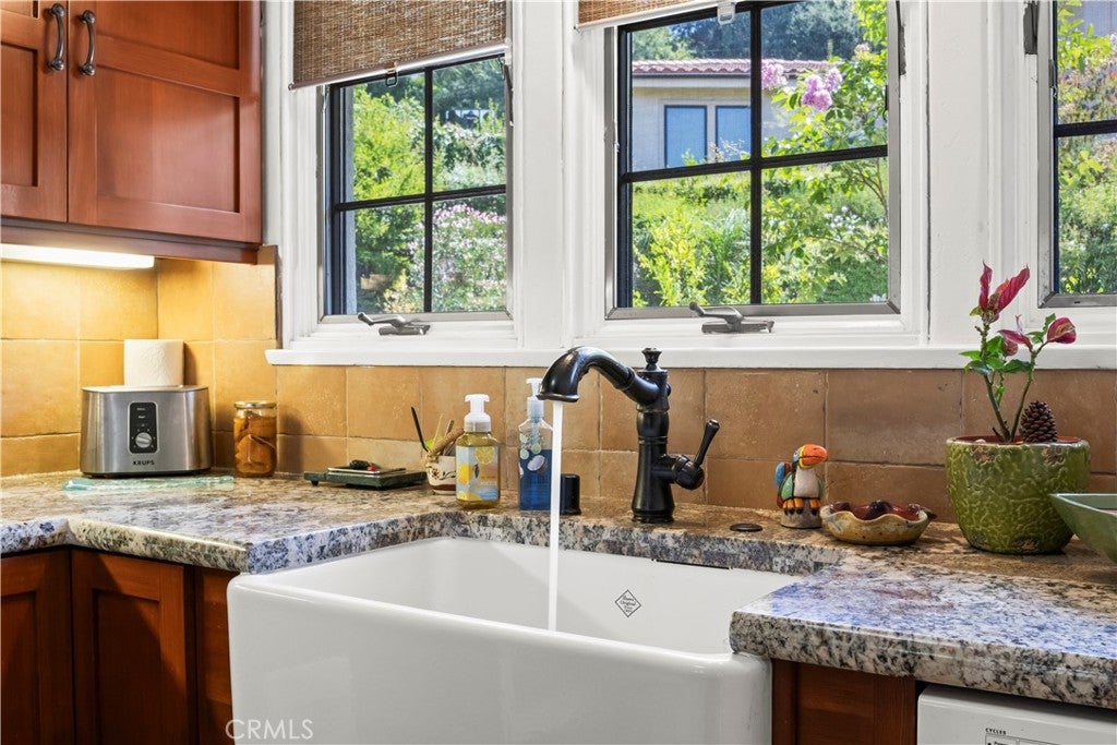 Glendale, California, 91206, United States, 2 Bedrooms Bedrooms, ,2 BathroomsBathrooms,Residential,For Sale,1914154