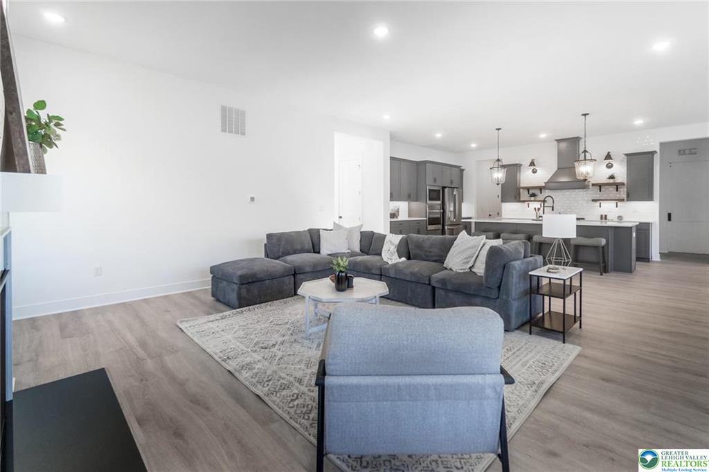 Bethlehem, Pennsylvania, 18017, United States, 6 Bedrooms Bedrooms, ,6 BathroomsBathrooms,Residential,For Sale,1975535