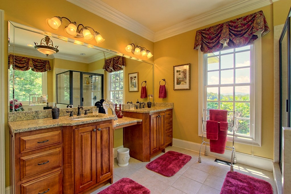 Hayesville, North Carolina, 28904, United States, 5 Bedrooms Bedrooms, ,5 BathroomsBathrooms,Residential,For Sale,1913677