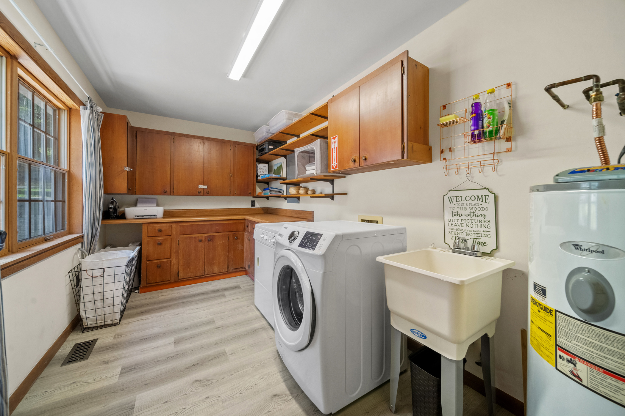 Gatlinburg, Tennessee, 37738, United States, 4 Bedrooms Bedrooms, ,3 BathroomsBathrooms,Residential,For Sale,1974957