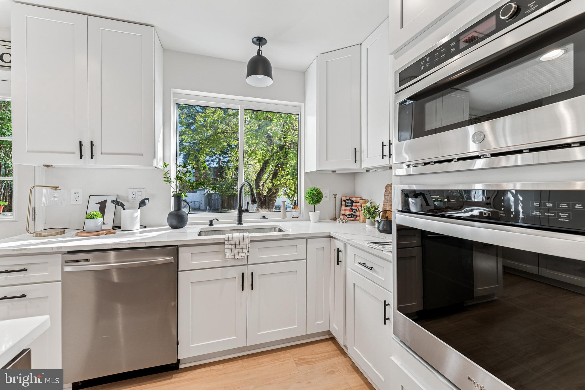 Alexandria, Virginia, 22305, United States, 2 Bedrooms Bedrooms, ,2 BathroomsBathrooms,Residential,For Sale,1974640