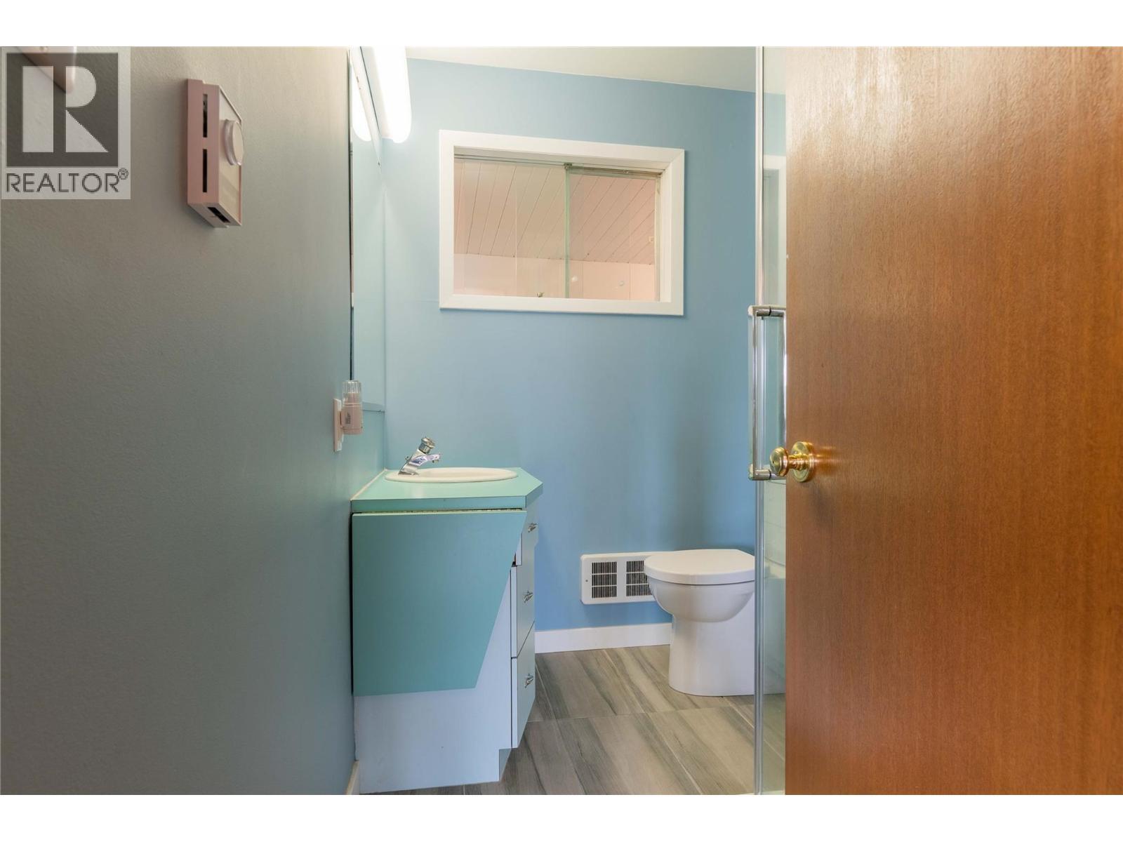 APPLEDALE, British Columbia, V0G 2J0, CA, 5 Bedrooms Bedrooms, ,2 BathroomsBathrooms,Residential,For Sale,1946998