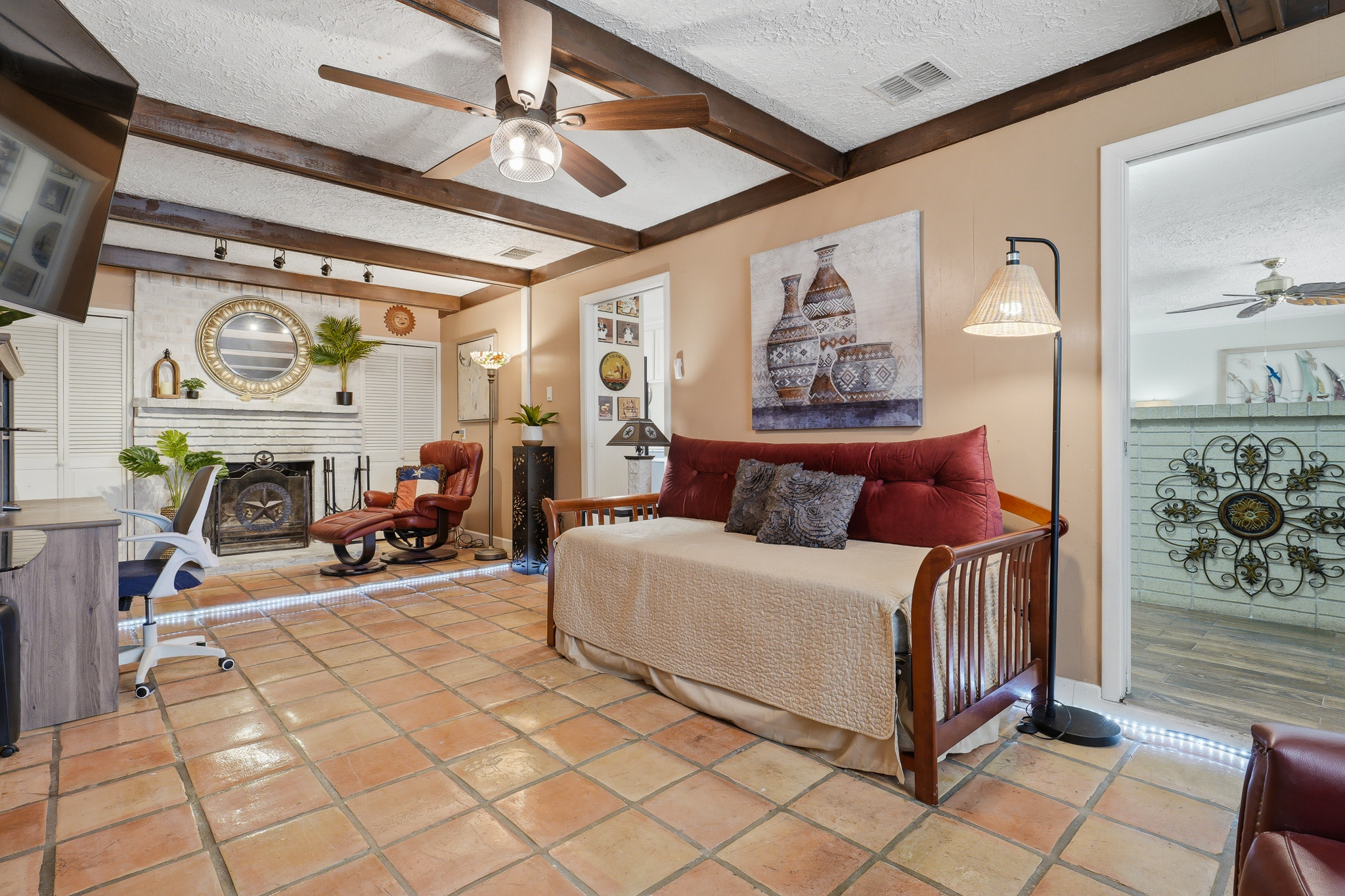  Move-In Ready with Stunning Koi Pond Retreat - 物件實景