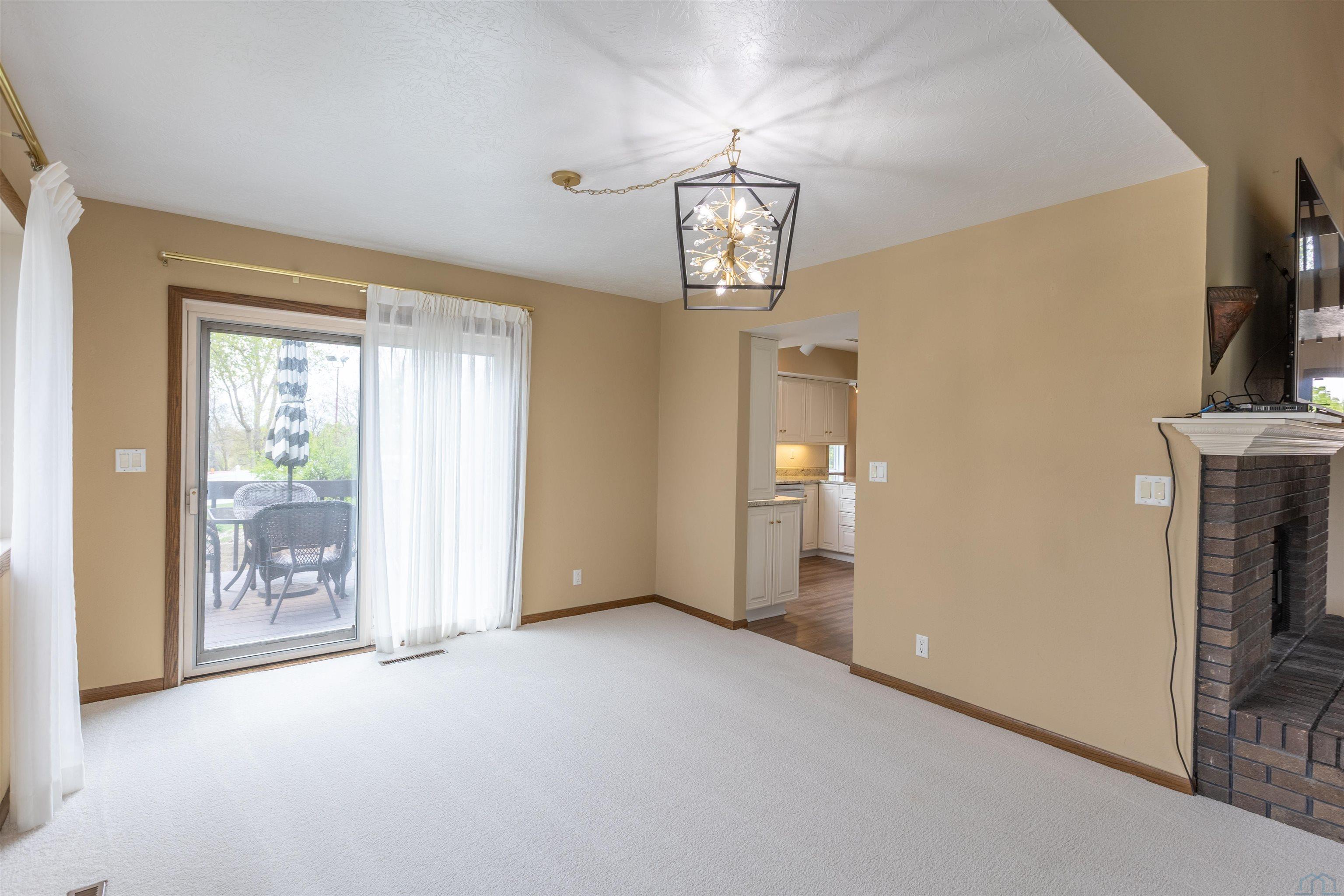 Sioux City, Iowa, 51104, United States, 4 Bedrooms Bedrooms, ,5 BathroomsBathrooms,Residential,For Sale,2042014