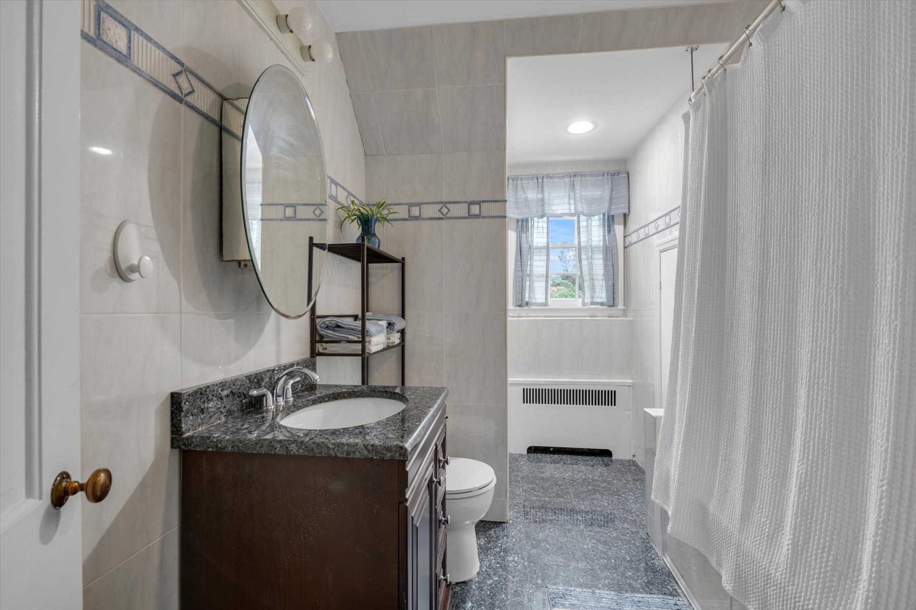  “DETACHED BRICK AND STONE HOME IN FOREST HILLS GARDENS? - 物件實景
