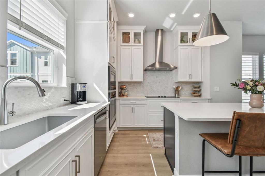 Sarasota, Florida, 34237, United States, 3 Bedrooms Bedrooms, ,4 BathroomsBathrooms,Residential,For Sale,1862311