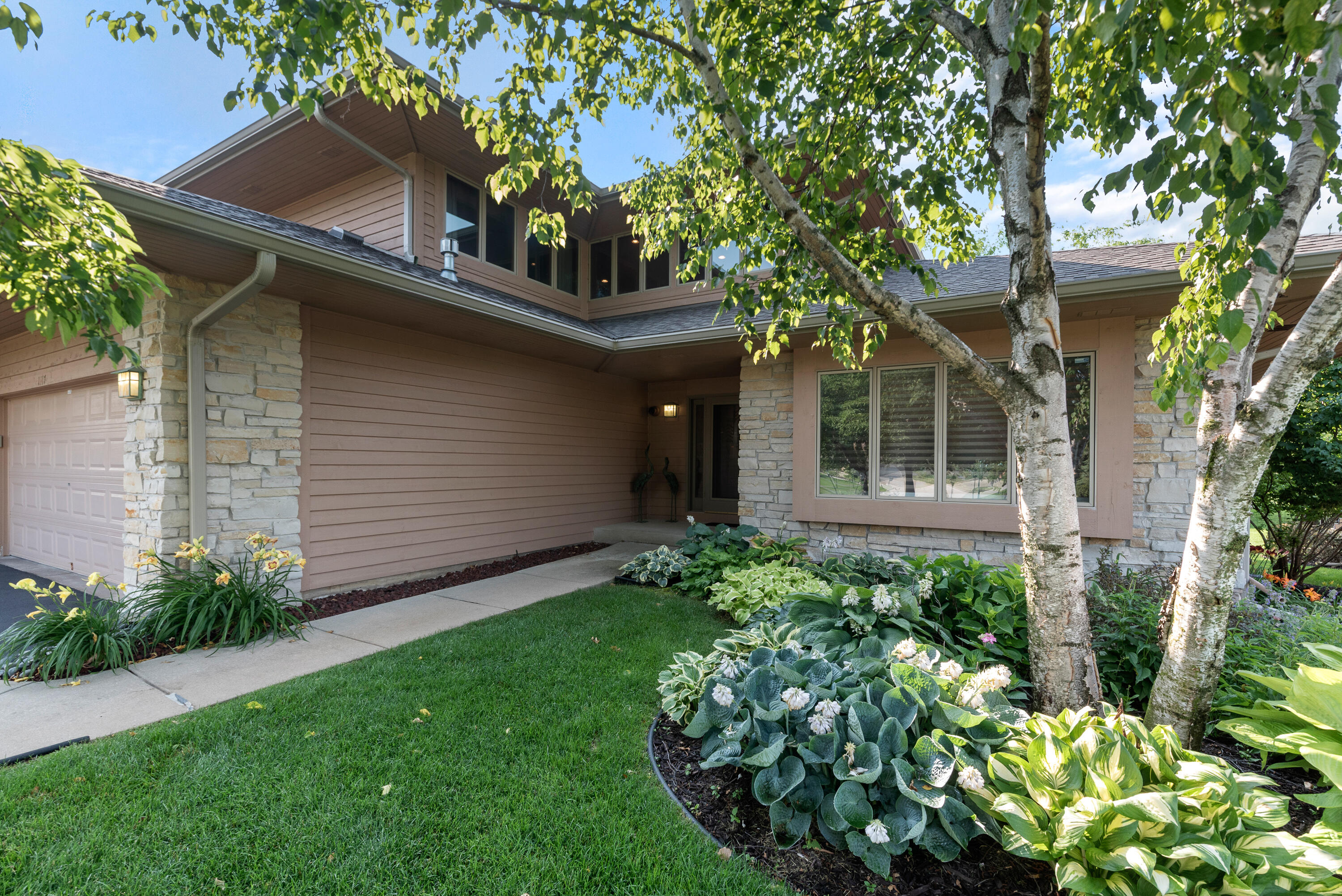 Hartland, Wisconsin, 53029, United States, 4 Bedrooms Bedrooms, ,5 BathroomsBathrooms,Residential,For Sale,1907697