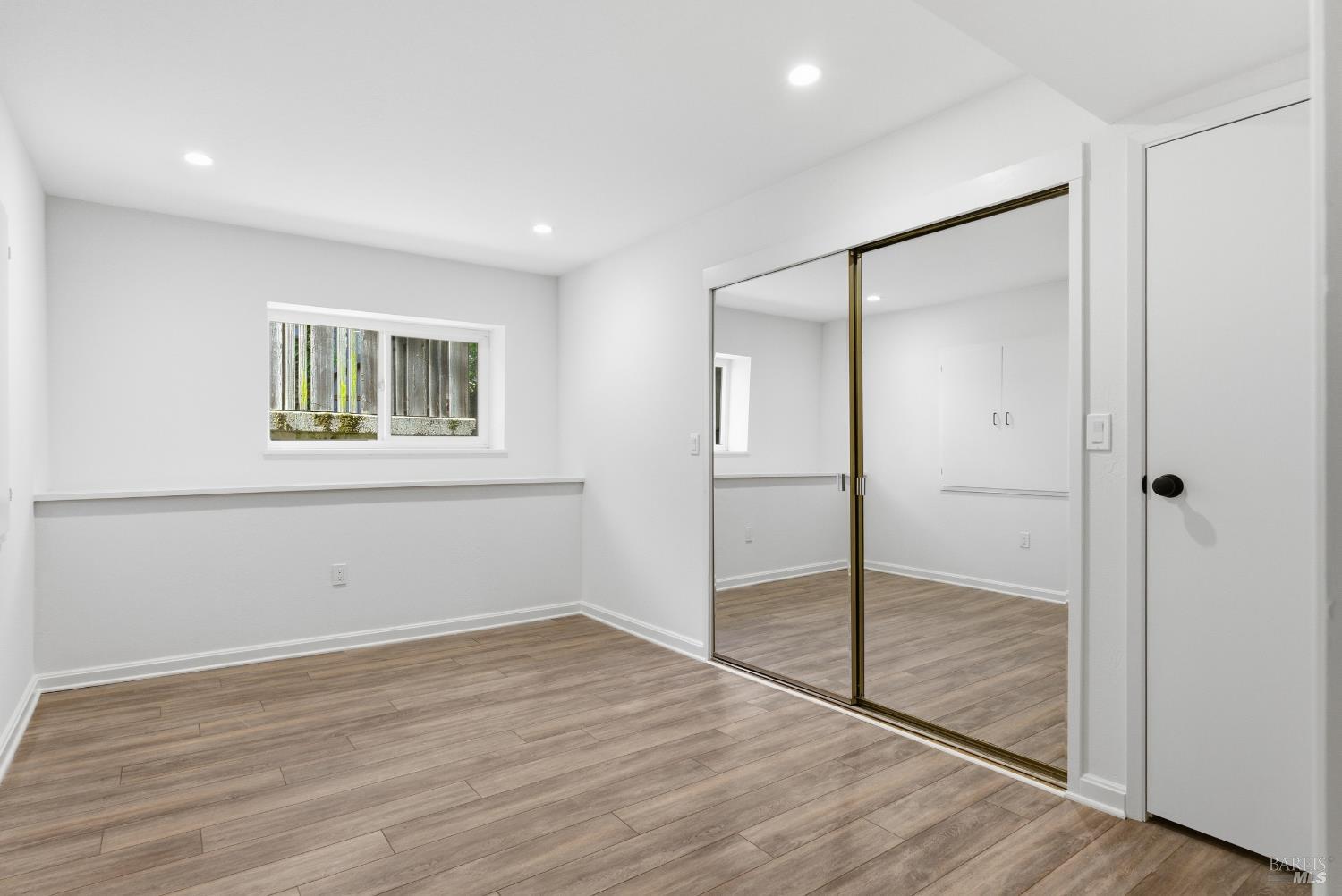 Corte Madera, California, 94925, United States, 6 Bedrooms Bedrooms, ,3 BathroomsBathrooms,Residential,For Sale,1986479