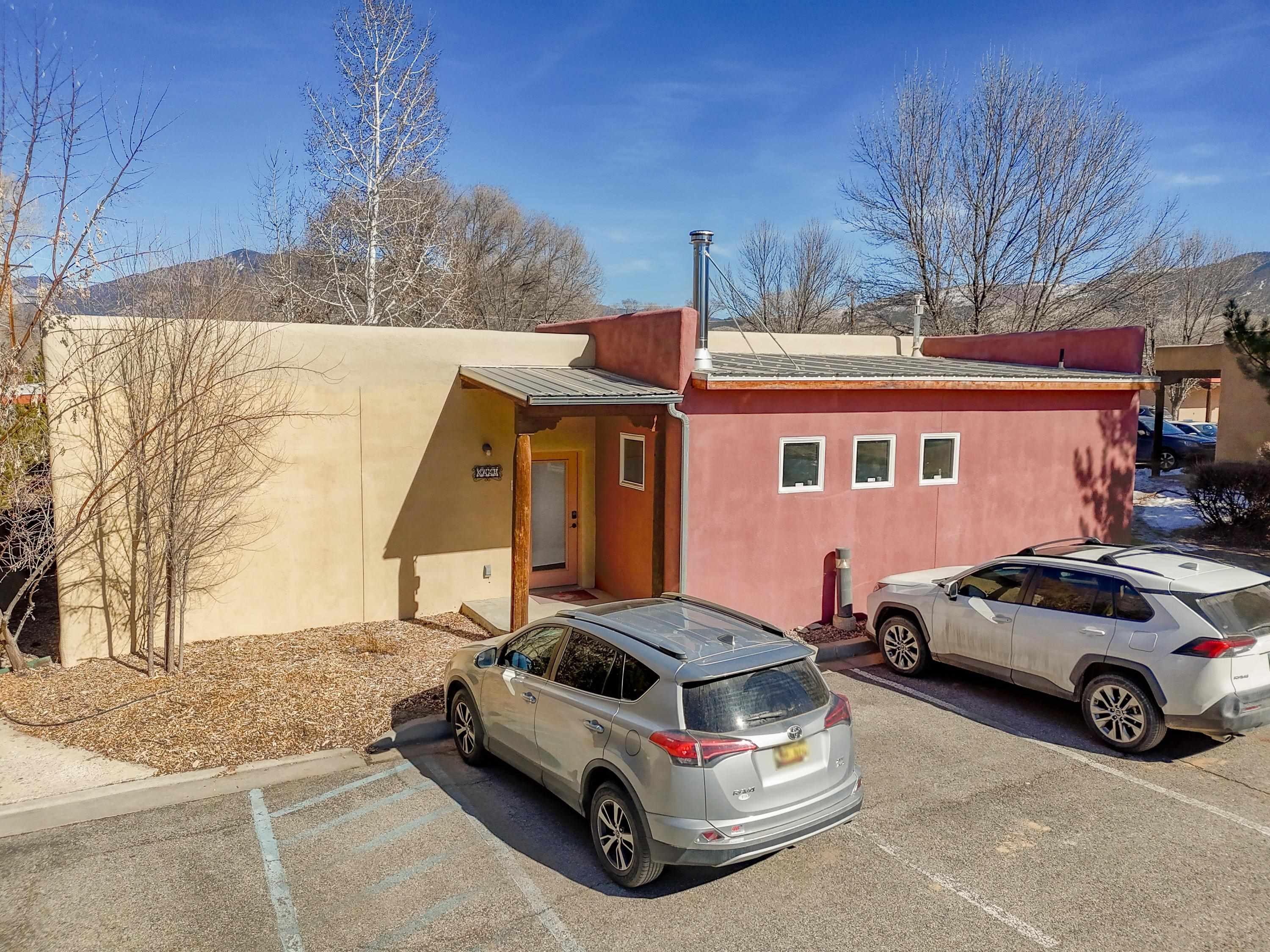 Randall Ln, Taos, NM 87571