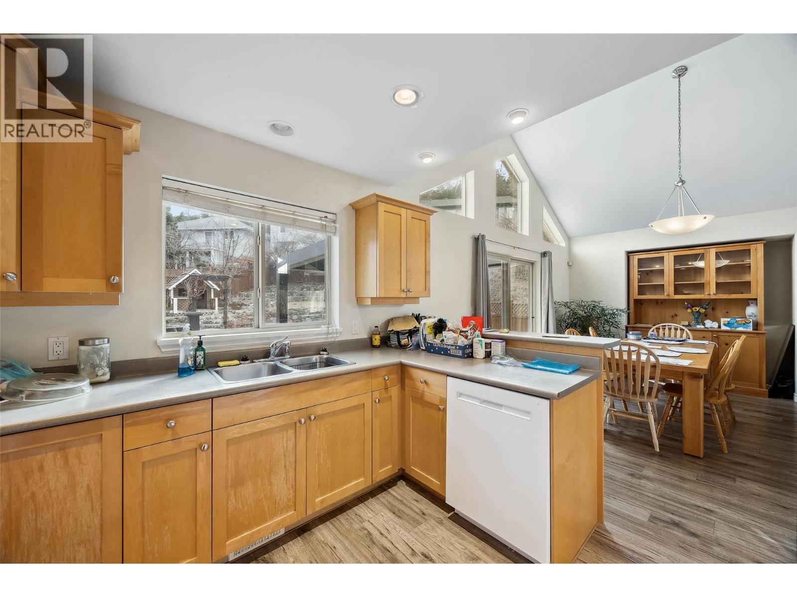 KAMLOOPS, British Columbia, V1S 1X9, CA, 4 Bedrooms Bedrooms, ,2 BathroomsBathrooms,Residential,For Sale,1950307