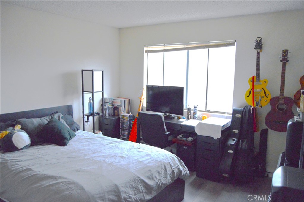 Los Angeles, California, 90025, United States, 2 Bedrooms Bedrooms, ,3 BathroomsBathrooms,Residential,For Sale,1900779