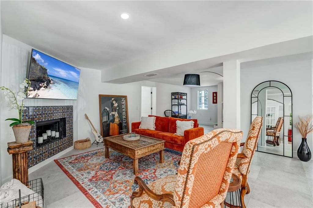 Fort Myers, Florida, 33901, United States, 3 Bedrooms Bedrooms, ,3 BathroomsBathrooms,Residential,For Sale,1991047