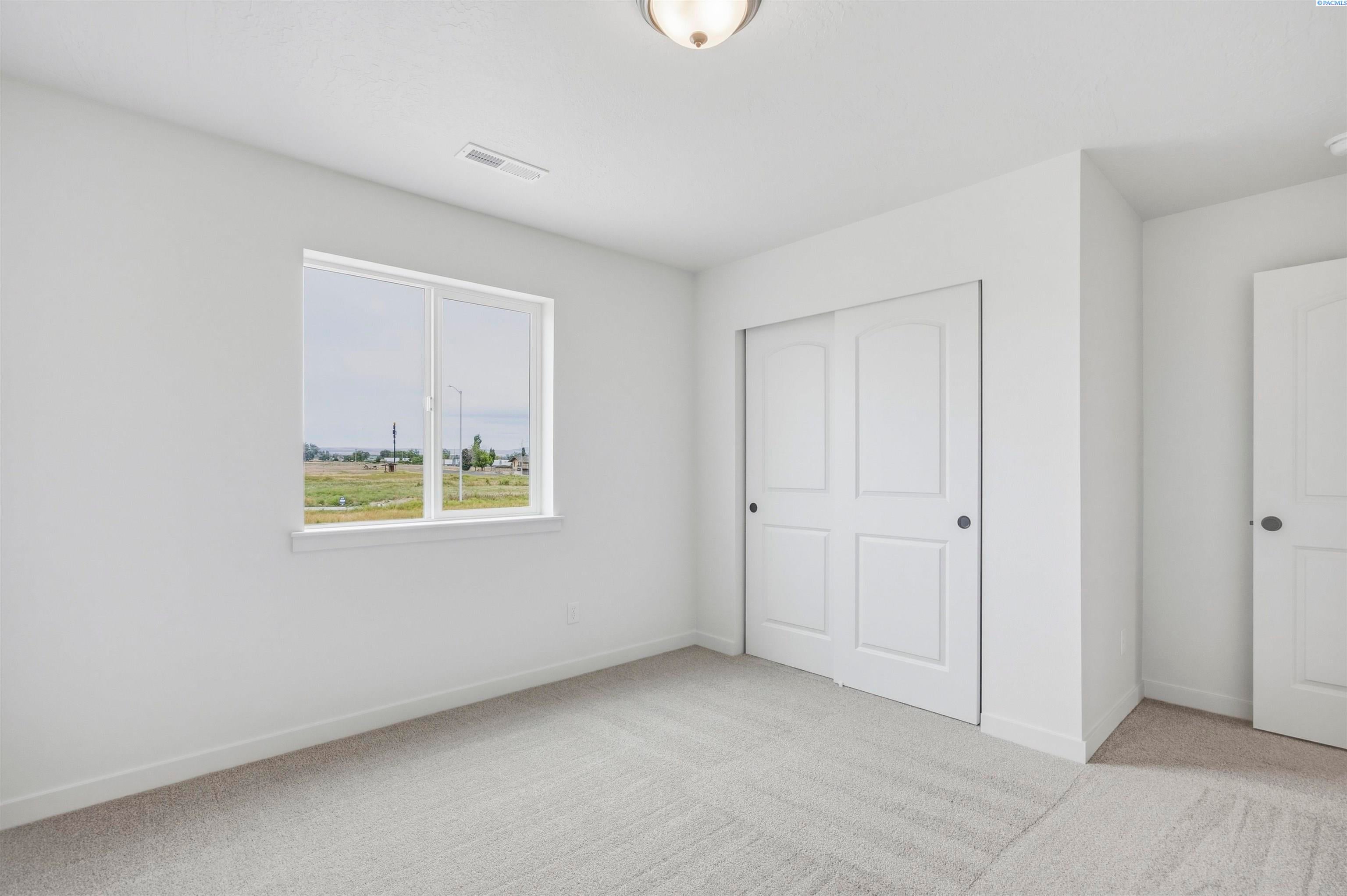 Prosser, Washington, 99350, United States, 5 Bedrooms Bedrooms, ,3 BathroomsBathrooms,Residential,For Sale,2028032