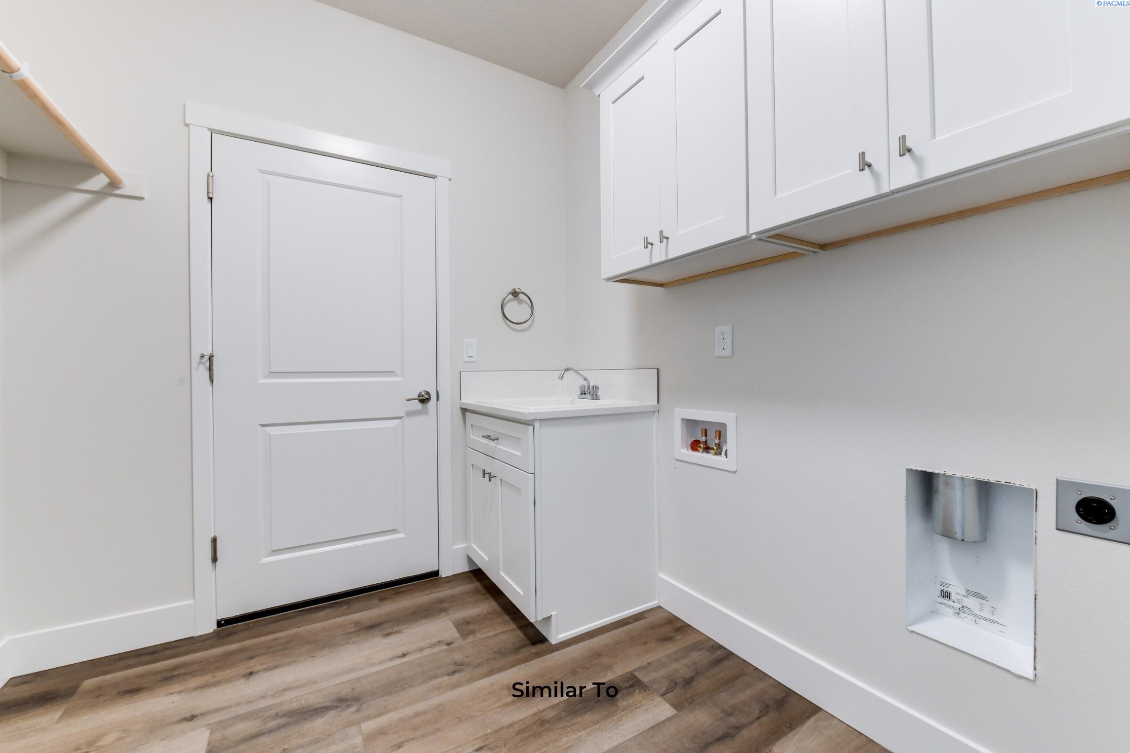 Kennewick, Washington, 99338, United States, 4 Bedrooms Bedrooms, ,2 BathroomsBathrooms,Residential,For Sale,1828278