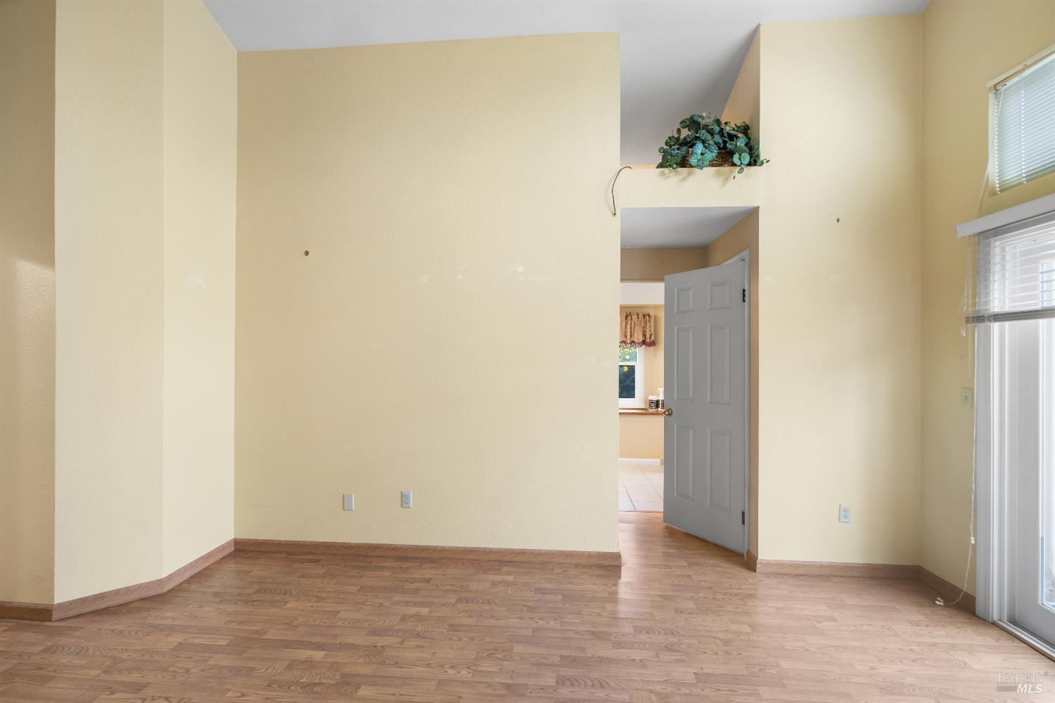 Vacaville, California, 95687, United States, 3 Bedrooms Bedrooms, ,2 BathroomsBathrooms,Residential,For Sale,1998068