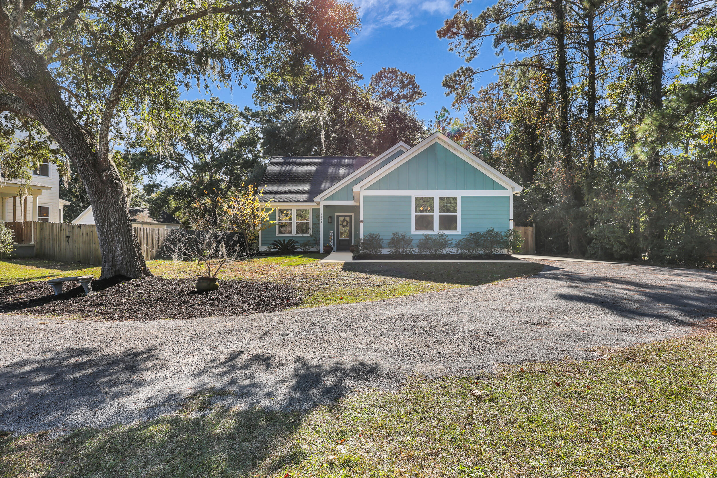Mount Pleasant, South Carolina, 29466, United States, 3 Bedrooms Bedrooms, ,2 BathroomsBathrooms,Residential,For Sale,1992922