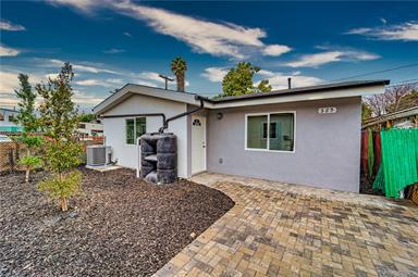 Los Angeles, California, 90003, United States, 5 Bedrooms Bedrooms, ,Residential,For Sale,1879445