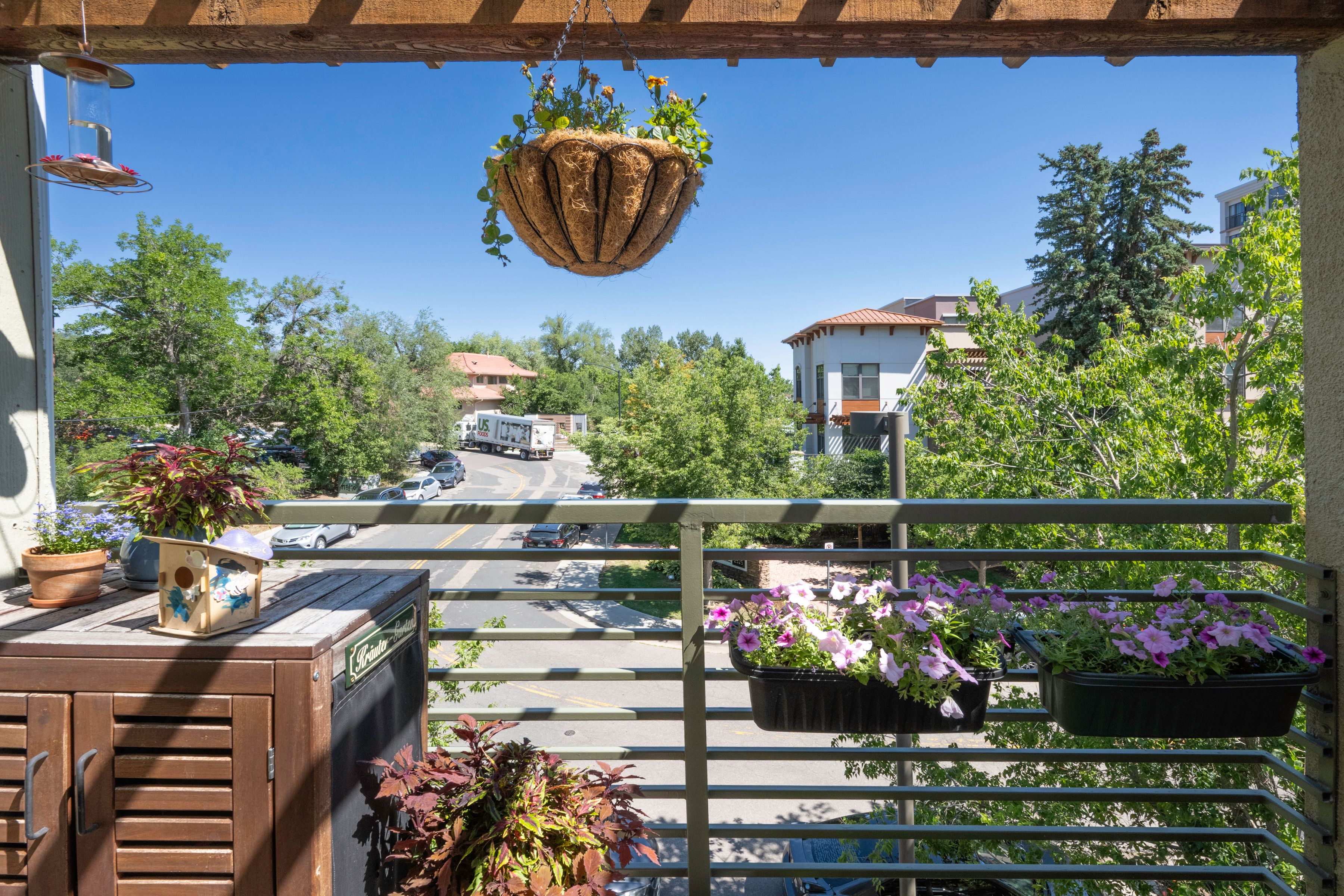  Sun-Drenched, Top-Floor End-Unit Condominium in the Heart of Central Boulder - 物件實景