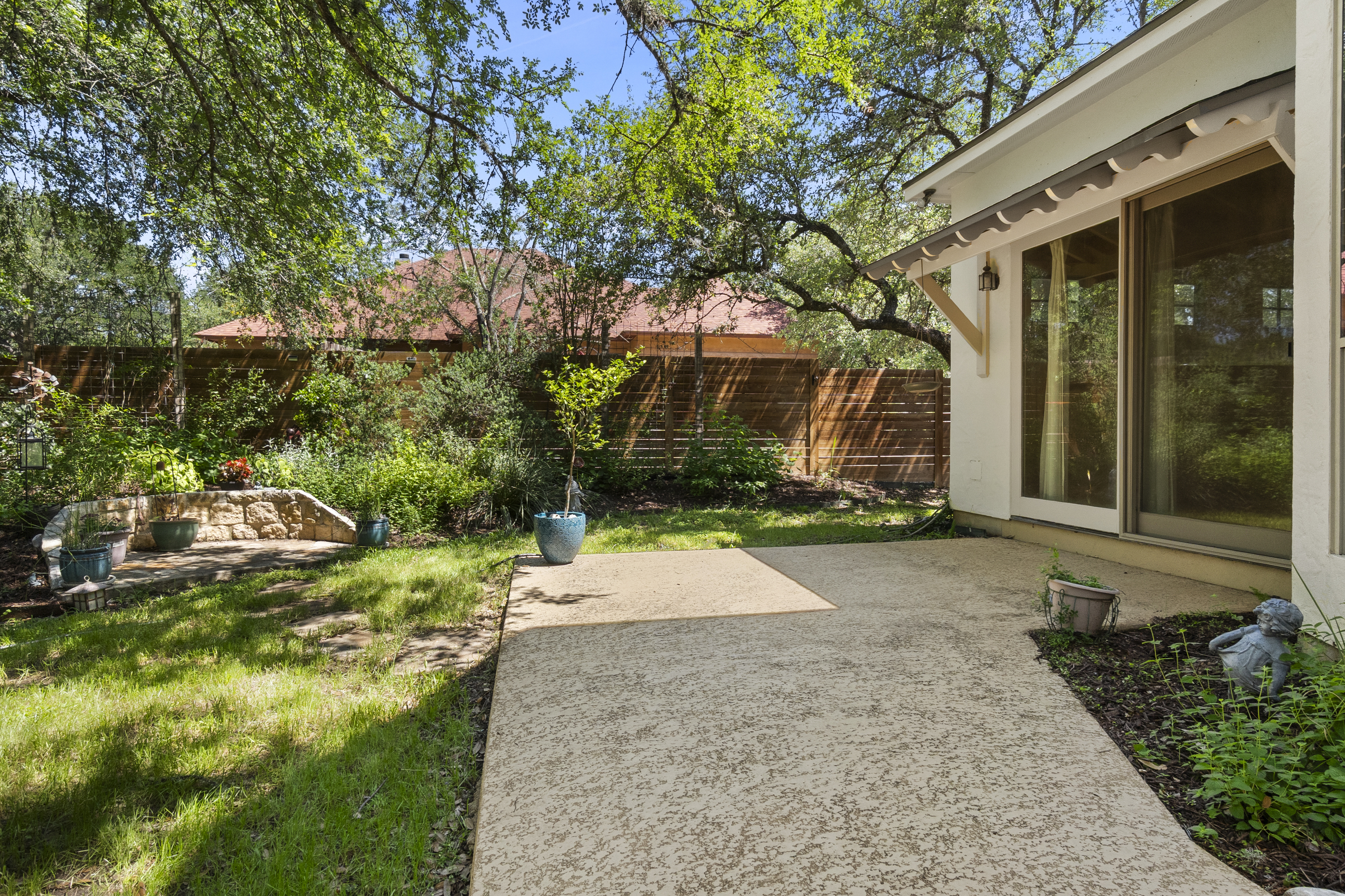  Stunning Custom Home with Expansive Outdoor Entertaining - 物件實景