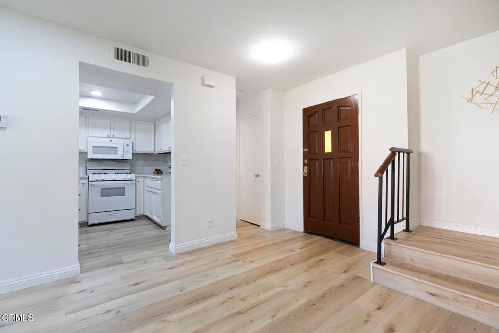 Glendale, California, 91205, United States, 3 Bedrooms Bedrooms, ,2 BathroomsBathrooms,Residential,For Sale,1938623