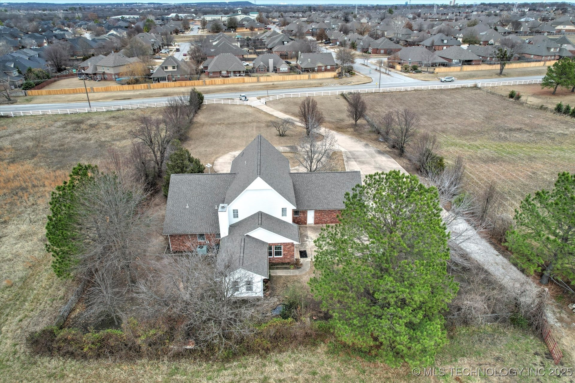 Jenks, Oklahoma, 74037, United States, 4 Bedrooms Bedrooms, ,5 BathroomsBathrooms,Residential,For Sale,1840123