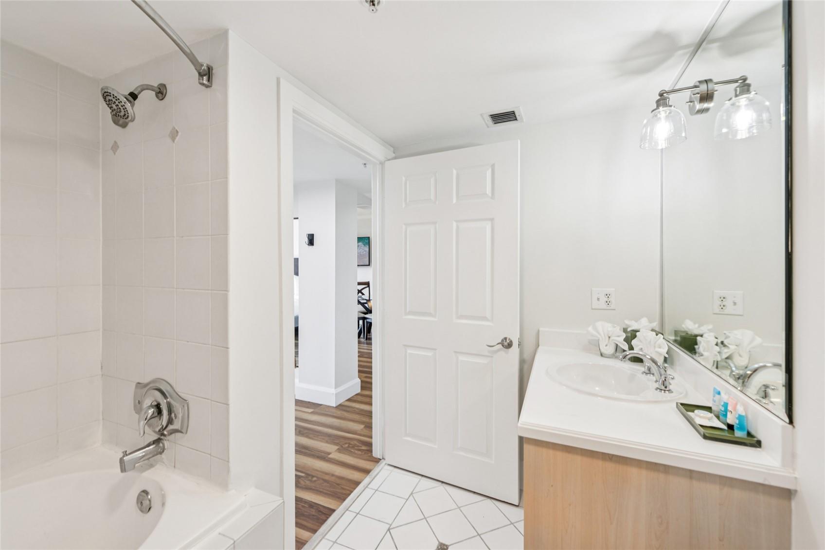 Miami, Florida, 33133, United States, 1 Bedroom Bedrooms, ,1 BathroomBathrooms,Residential,For Sale,1985715