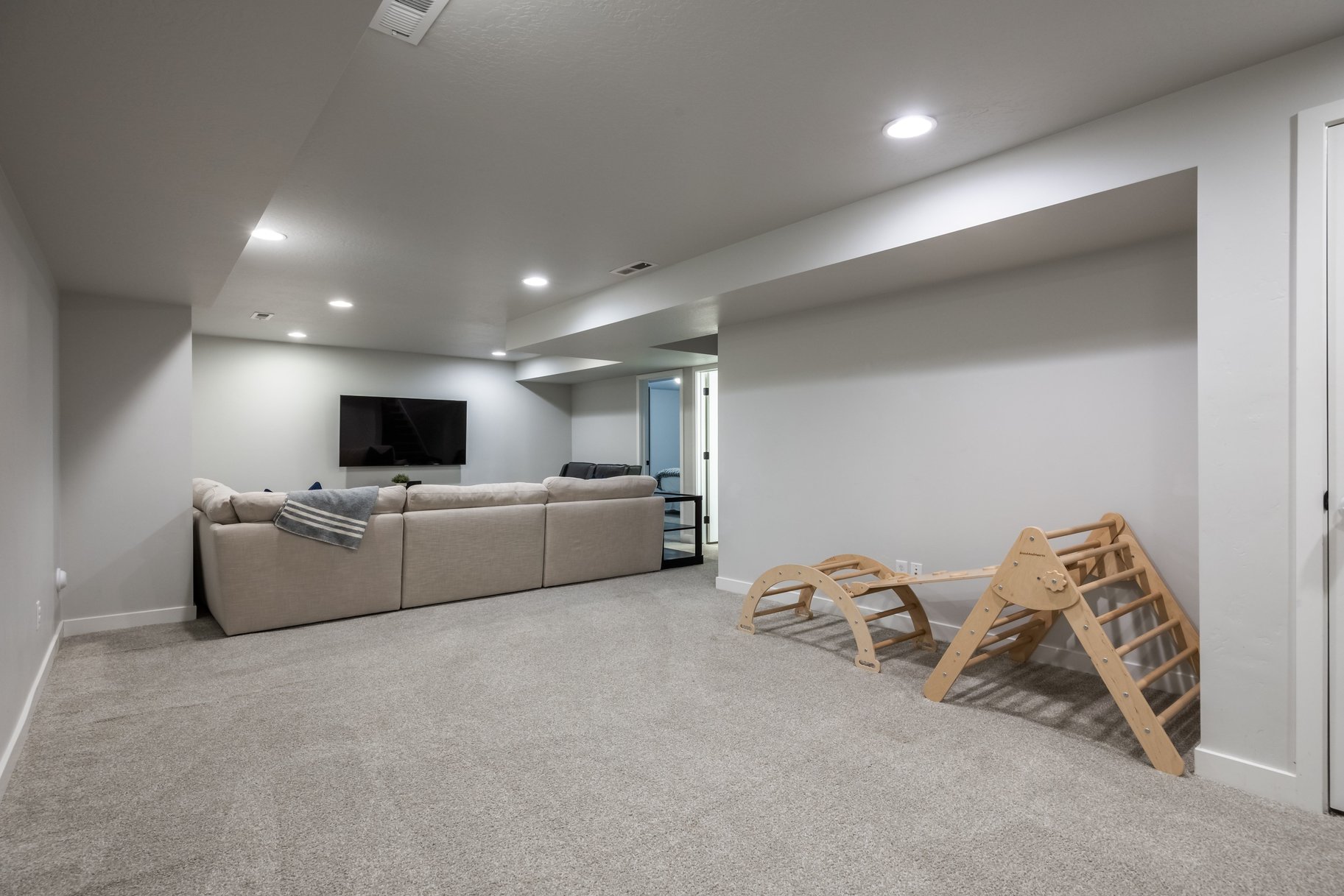  An Impeccably Kept Home in the Heart of Daybreak - 物件實景