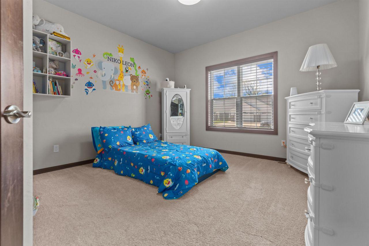 NEENAH, Wisconsin, 54956, United States, 3 Bedrooms Bedrooms, ,2 BathroomsBathrooms,Residential,For Sale,1818081