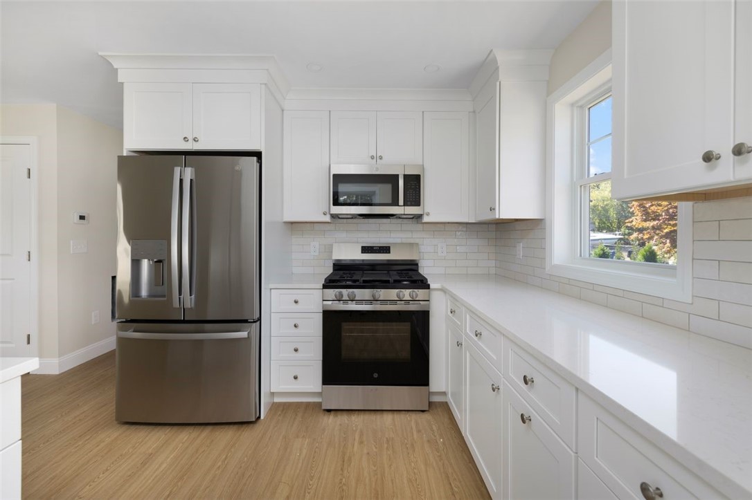 Warwick, Rhode Island, 02889, United States, 4 Bedrooms Bedrooms, ,4 BathroomsBathrooms,Residential,For Sale,2002981