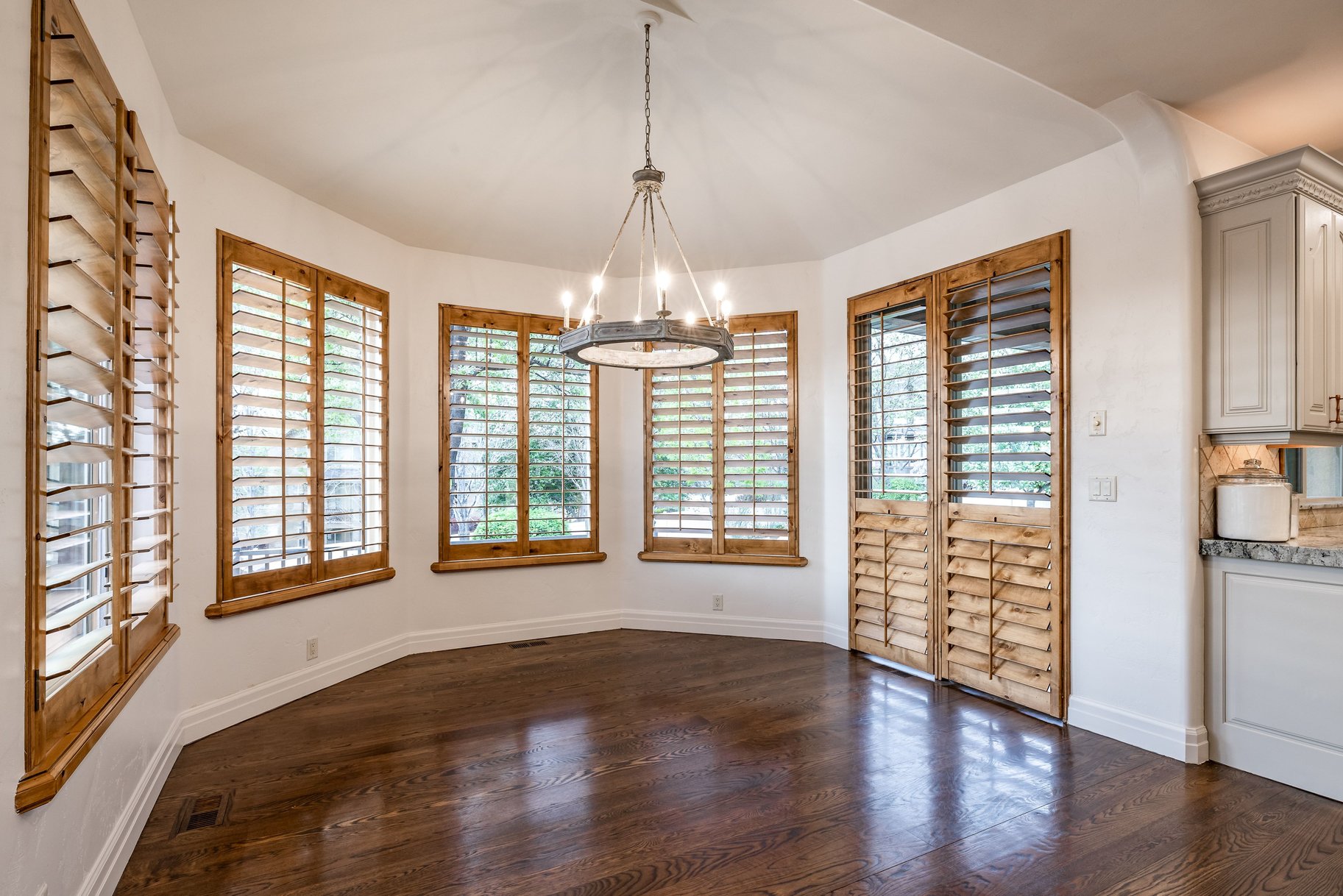  Custom 2-Story Parade Home with Dolphin Bolderscape Grotto Pool & 6 Car Garage - 物件實景