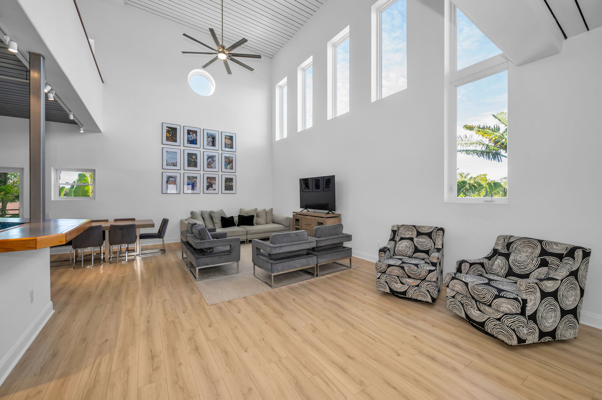 Treasure Island, Florida, 33706, United States, 3 Bedrooms Bedrooms, ,3 BathroomsBathrooms,Residential,For Sale,1996419